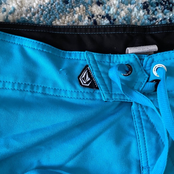 Men’s Volcom Board Shorts - Picture 3 of 7